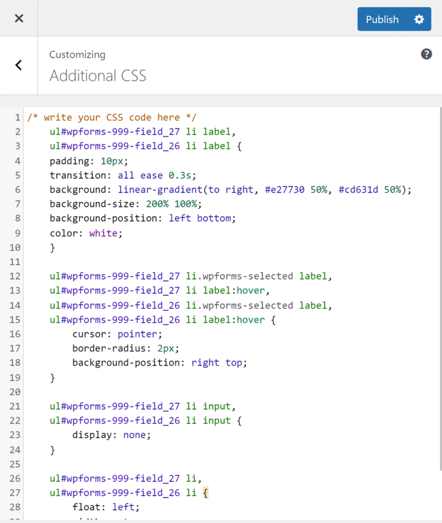Captura de pantalla de un panel del personalizador de WordPress titulado 'CSS adicional' que muestra un editor de código con reglas CSS para campos de formulario y un fondo con degradado lineal.