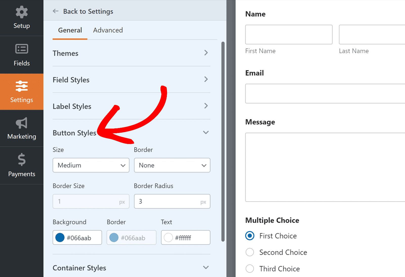 Interface de tela dividida: painel esquerdo mostra um menu Configurações com Estilos de Botão; painel direito mostra um formulário com campos de Nome, E-mail e Mensagem.
