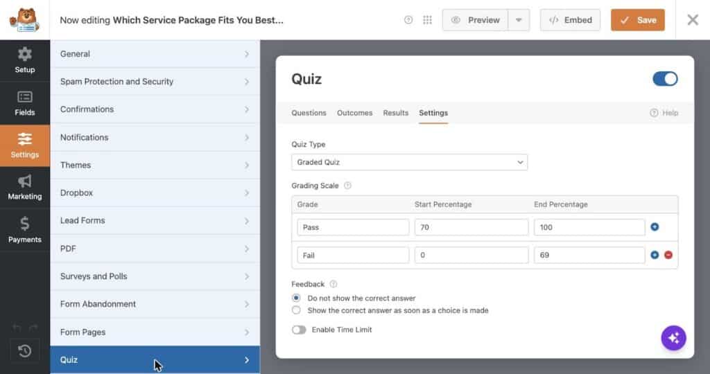 Quiz-Einstellungen-Panel auf der Registerkarte "Einstellungen", das ein benotetes Quiz mit Bestehen 70–100 und Nichtbestehen 0–69 in einer Web-App-UI zeigt
