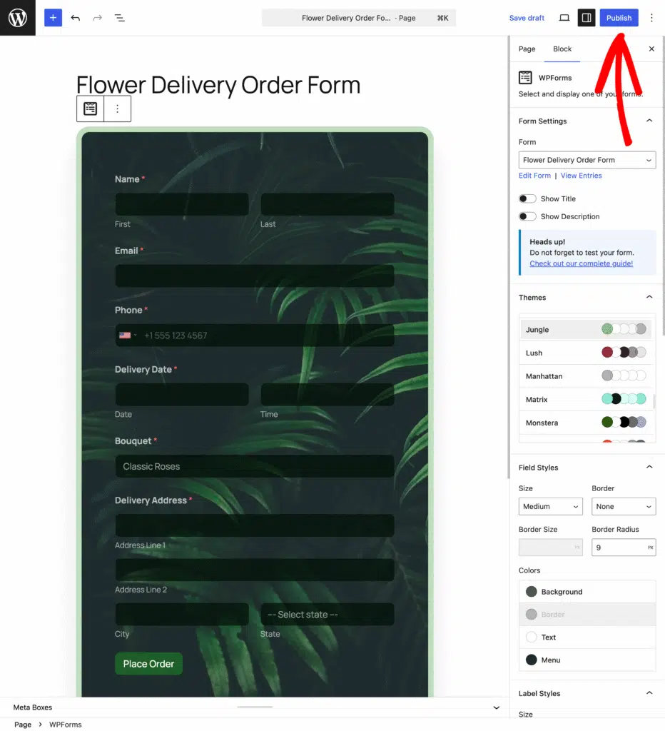 ページビルダーでフォームブロックと設定パネルが開いた状態でフラワーデリバリー注文フォームが表示されているWordPressエディター