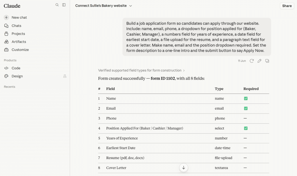 Captura de tela de uma interface de construção de formulários mostrando um formulário de exemplo de candidatura a emprego com os campos Nome, E-mail, Telefone e Currículo no aplicativo Claude