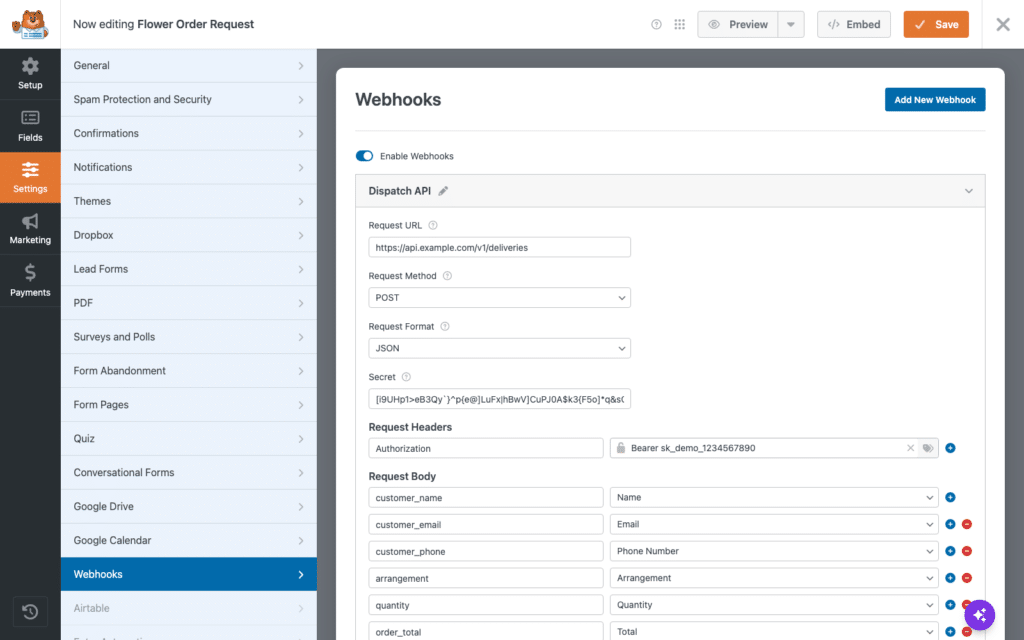 Capture d'écran du tableau de bord des paramètres Webhooks avec Webhooks activés et un formulaire Dispatch API (URL, POST, JSON, secret) ainsi que des champs d'en-tête/corps.